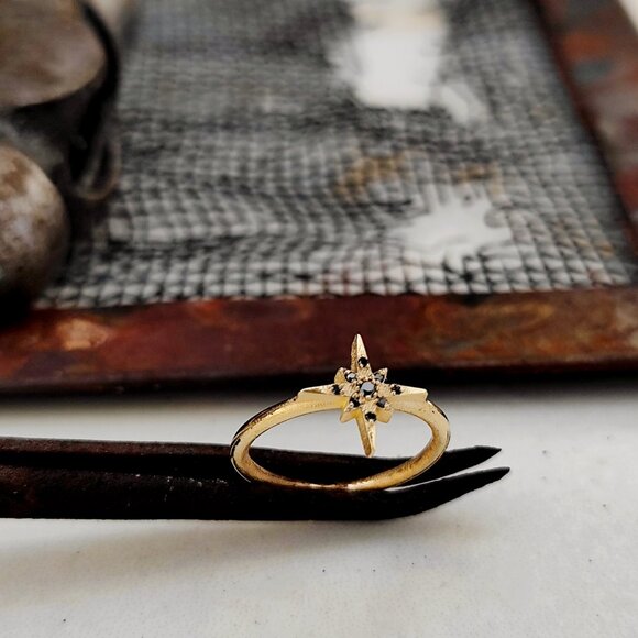 Pinky ring. 14k Yellow gold Diamonds ring. Star ring. Black Diamonds ring. - Picture 7 of 16